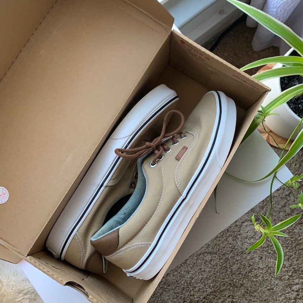 Tan men’s Vans